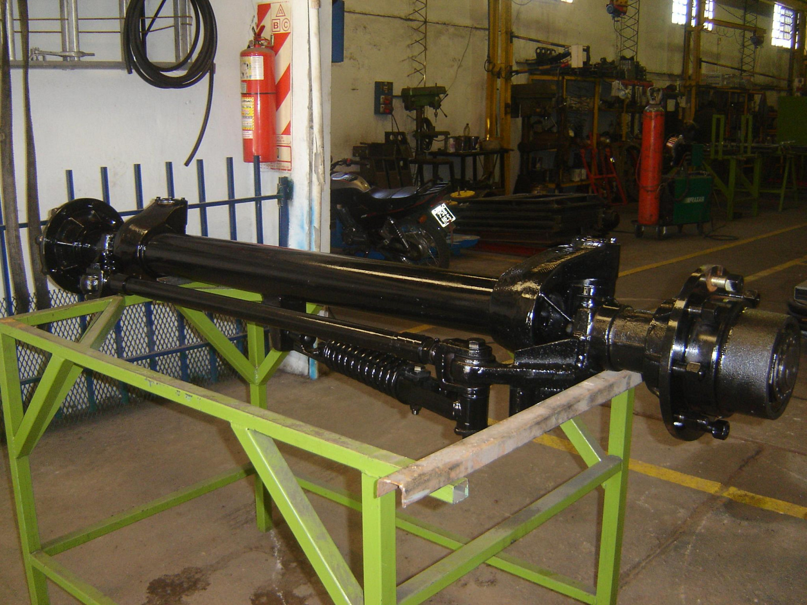 Eje autodireccional para semirremolques fabricado en el taller