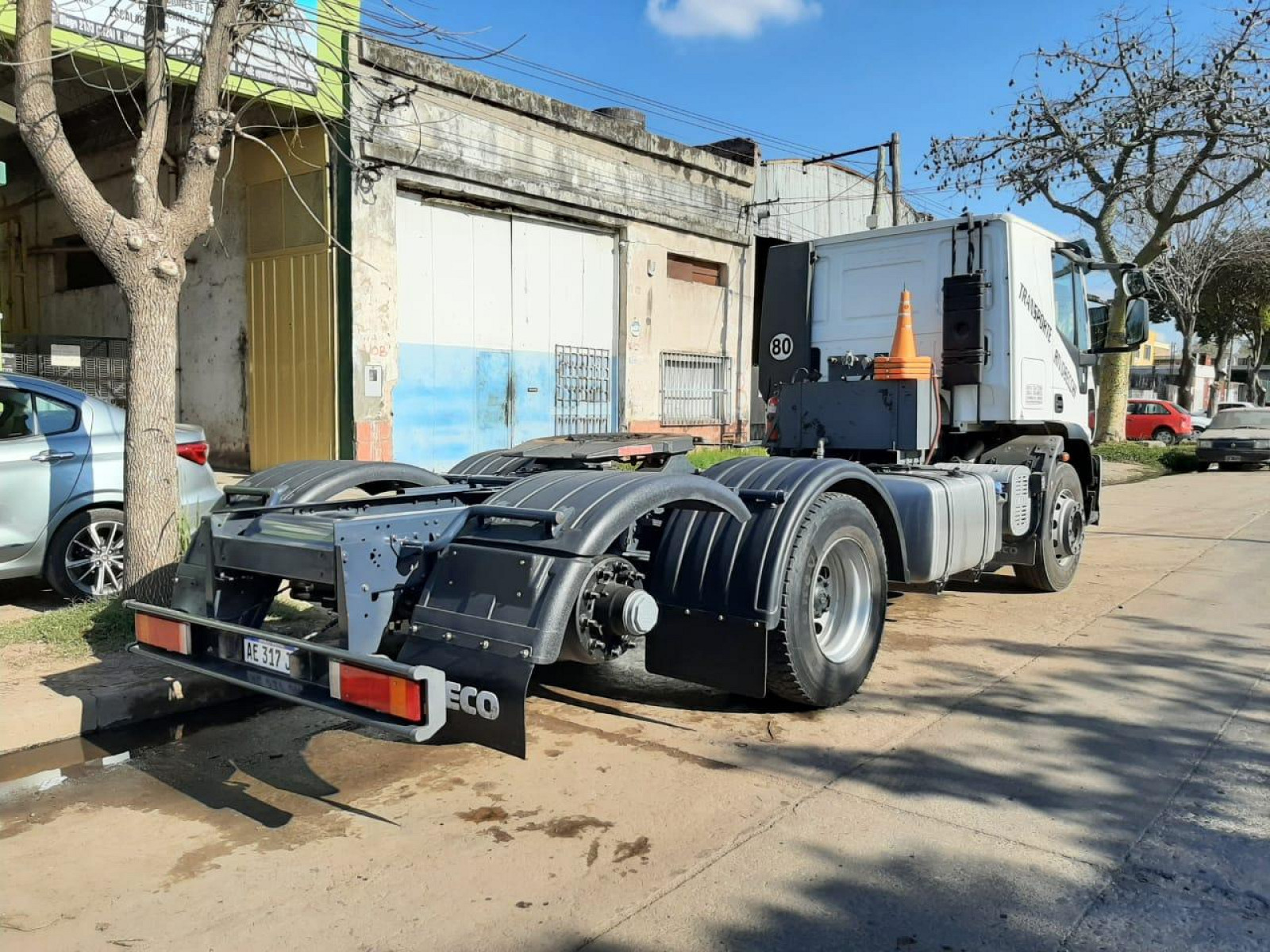 Unidad tractora con tercer eje neumático colocado