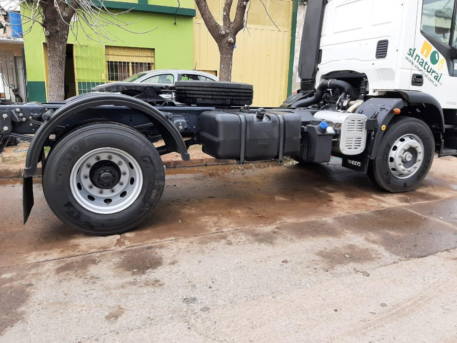 Unidad convertida de chasis a tractor
