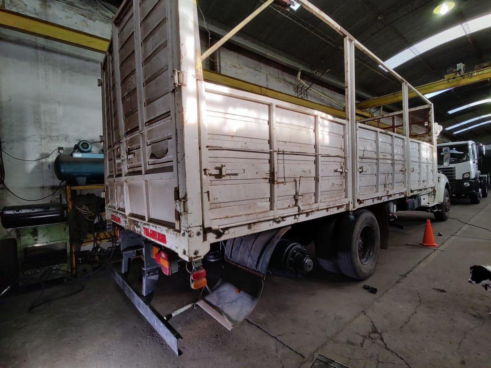 Carrocería adaptada y colocada sobre chasis