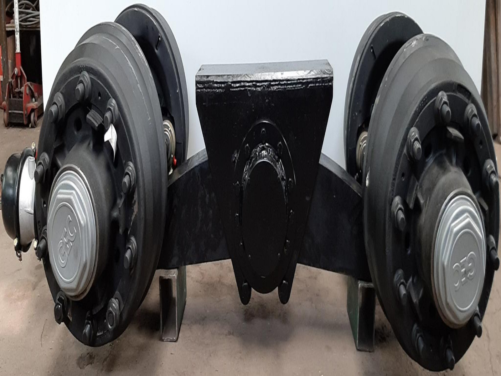 Eje trunnion balancín doble fabricado por EyS